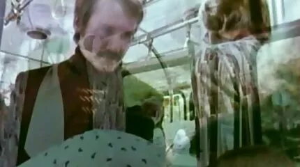 Розпусна сучка трахає себе секс відео фільм величезним дилдо в своїй кицьці