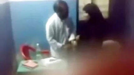 Партнери без комплексів займаються сексом на пляжі повнометражні порно фільми