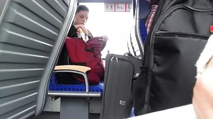 Чоловік в порно кіно онлайн костюмі обожнює секс з чужими жінками