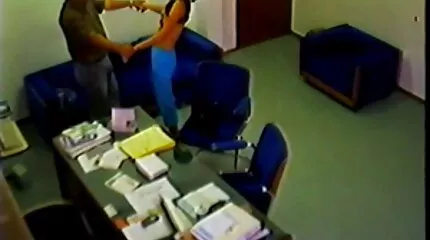 Забезпечуючи жорстку прно фільми груповуху подруги в жопу
